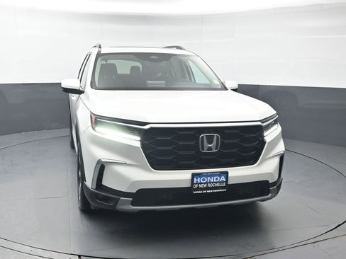 Used 2025 Honda Pilot Touring image 9