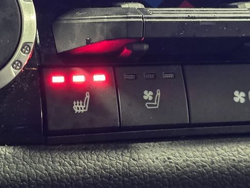 Used 2024 Toyota Tundra Limited image 7