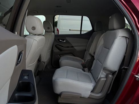 Used 2020 Chevrolet Traverse LT FWD image 12