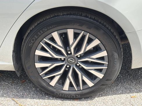 Used 2025 Nissan Altima 2.5 SV FWD image 30