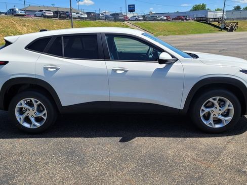 New 2026 Chevrolet Trax LS w/ LS Convenience Package FWD image 13