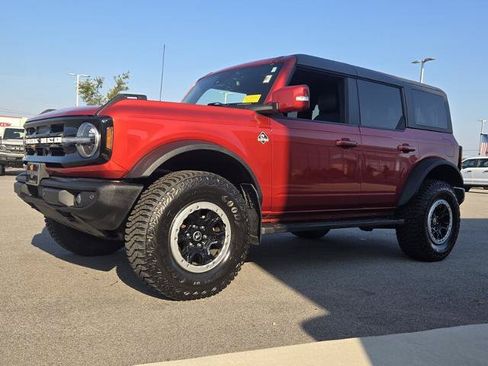Certified 2022 Ford Bronco Outer Banks w/ Sasquatch Package AWD/4WD image 2