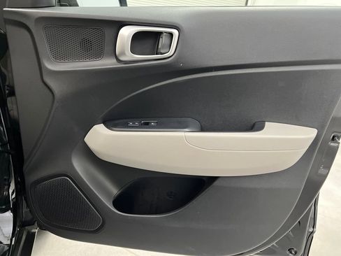 Used 2025 Hyundai Venue SEL image 23