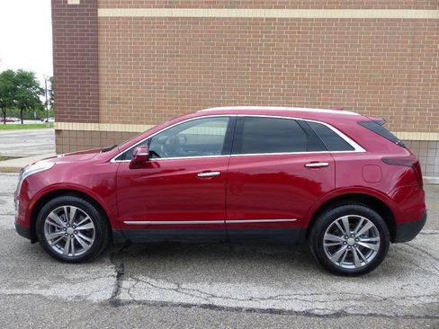 Used 2025 Cadillac XT5 Premium Luxury w/ Technology Package AWD/4WD image 5