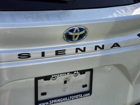 Used 2024 Toyota Sienna XLE FWD image 15