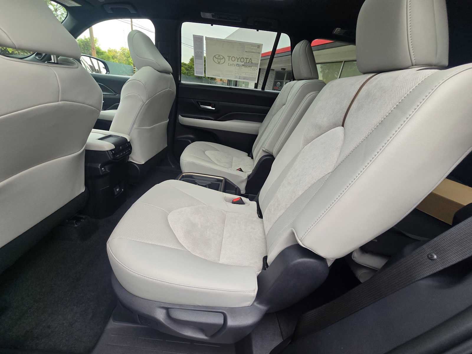 New 2026 Toyota Grand Highlander AWD Hybrid image 17