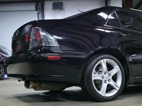 Used 2002 Lexus IS 300 image 11