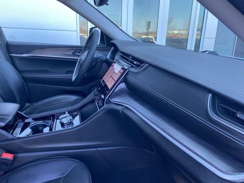 Used 2023 Jeep Grand Cherokee L Limited w/ Black Appearance Package image 8