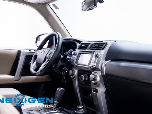 Used 2018 Toyota 4Runner SR5 Premium image 45