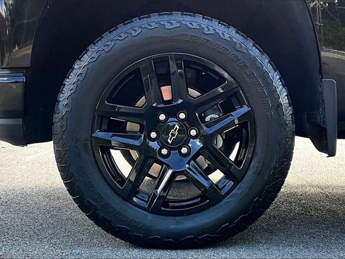 Used 2022 Chevrolet Silverado 1500 Custom Trail Boss w/ LPO, Dark Essentials Package image 9