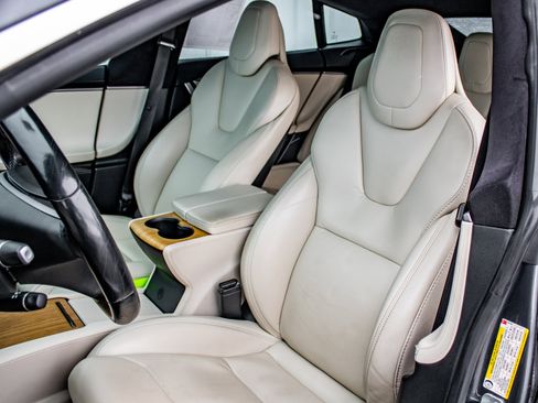 Used 2020 Tesla Model S Long Range Plus image 18