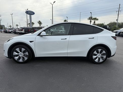 Used 2024 Tesla Model Y Long Range AWD/4WD image 7