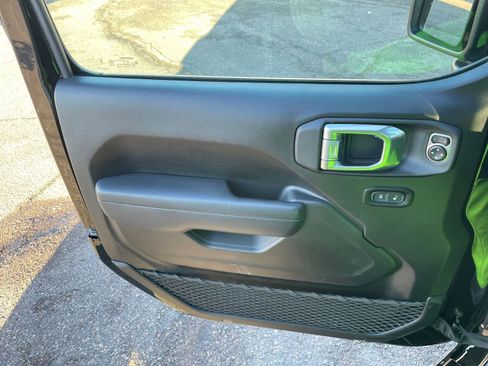 Used 2025 Jeep Wrangler Unlimited Rubicon image 20