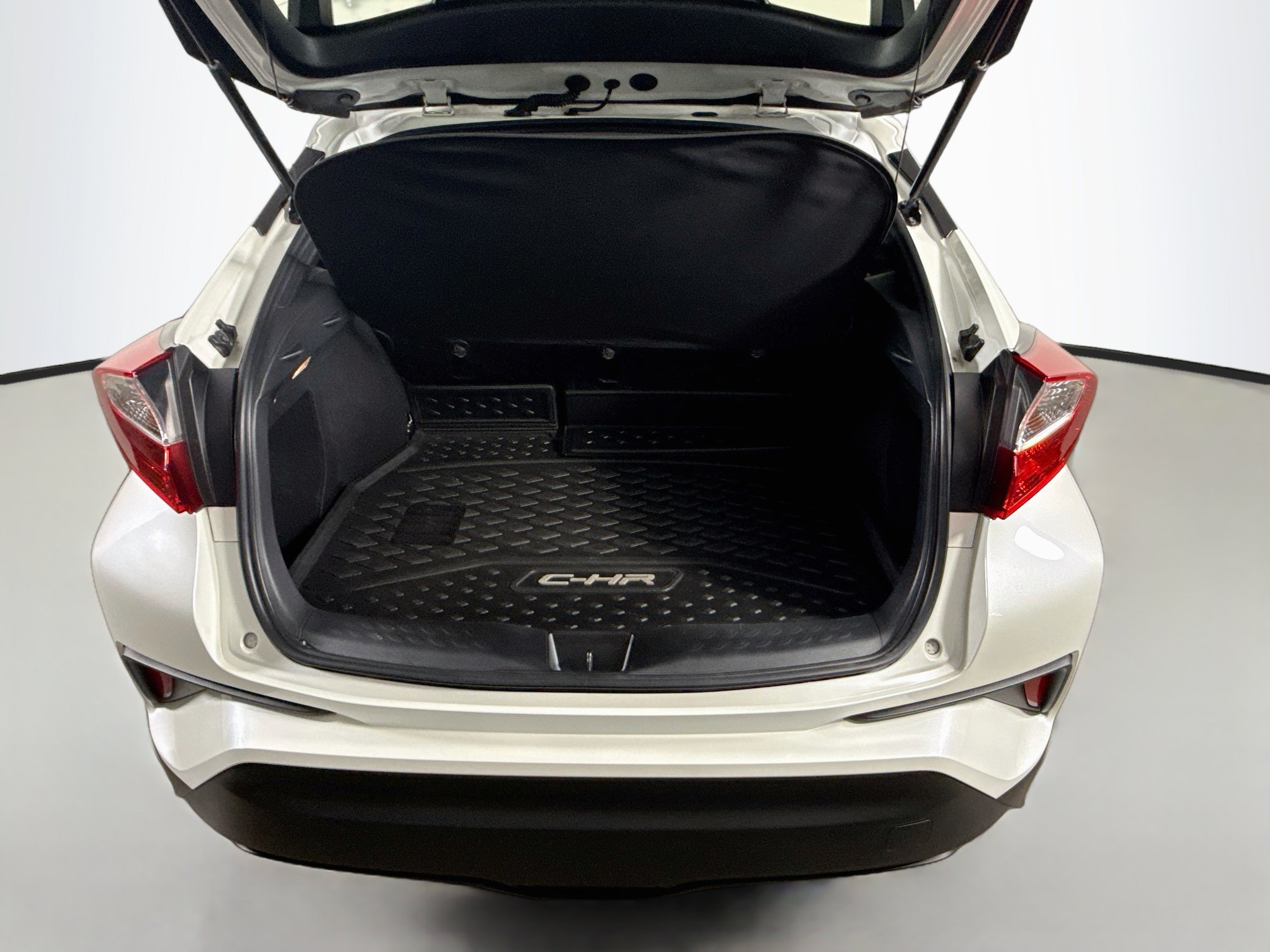 Used 2021 Toyota C-HR LE FWD image 24