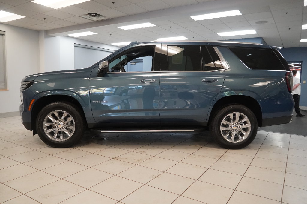 Used 2025 Chevrolet Tahoe Premier AWD/4WD image 2