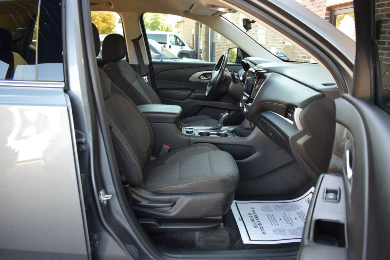 Used 2020 Chevrolet Traverse LT FWD image 35