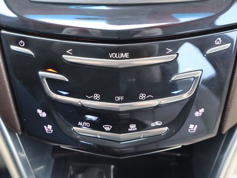 Used 2015 Cadillac XTS Premium image 18