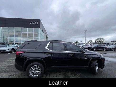 Used 2023 Chevrolet Traverse LT AWD/4WD image 2
