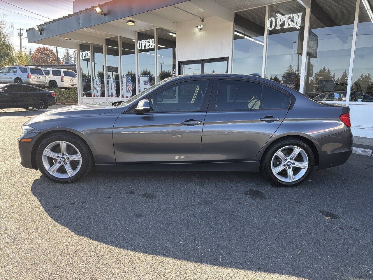 Used 2014 BMW 320i Sedan RWD image 3