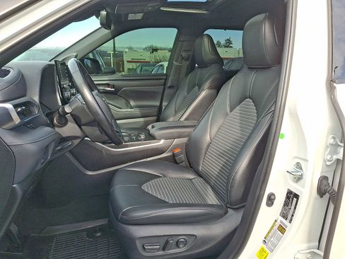Used 2021 Toyota Highlander XSE image 10