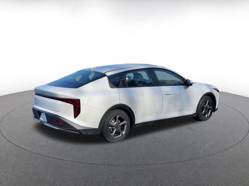 Used 2025 Kia K4 LXS image 15