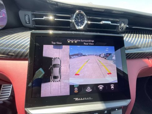 Used 2022 Maserati Quattroporte Modena RWD image 14