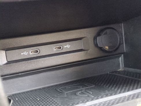 Used 2023 Volkswagen Tiguan SE image 21