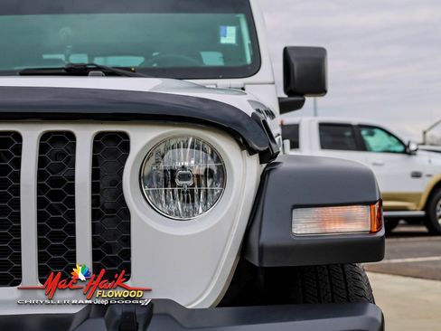 Used 2023 Jeep Gladiator Sport image 5