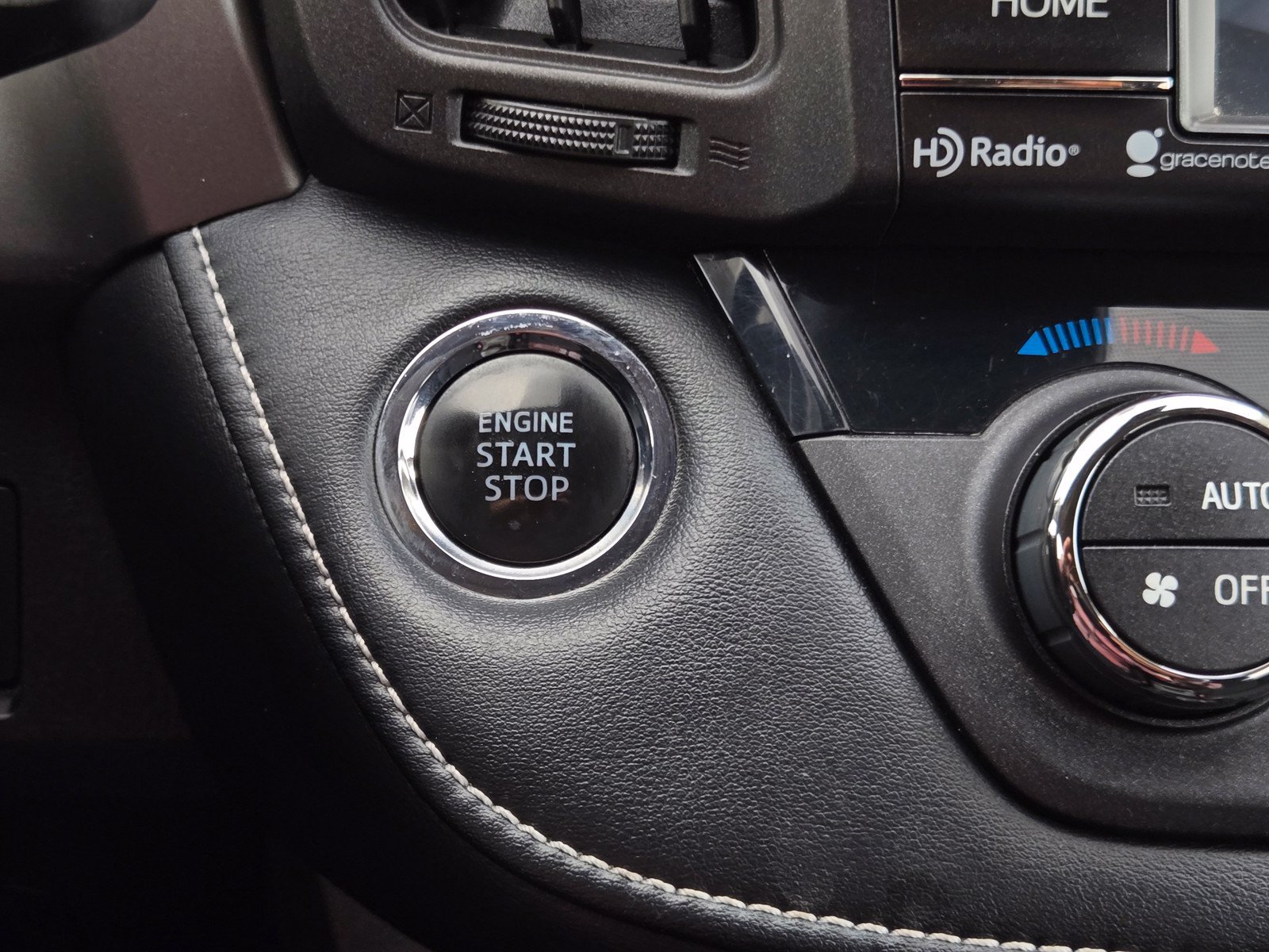 Used 2018 Toyota RAV4 XLE AWD/4WD image 20