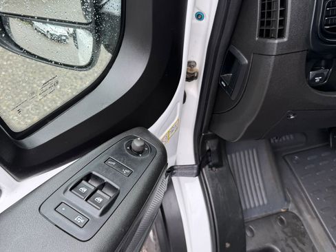 Used 2024 RAM ProMaster 2500 w/ Convenience Group image 9