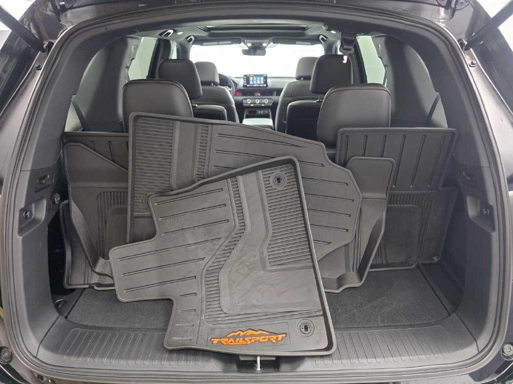Used 2025 Honda Pilot TrailSport image 18