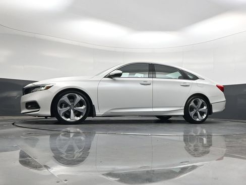 Used 2018 Honda Accord Touring image 32