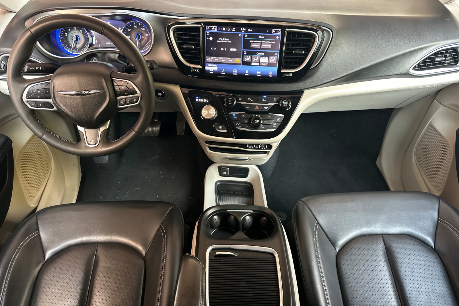 Used 2023 Chrysler Pacifica Touring-L FWD image 13