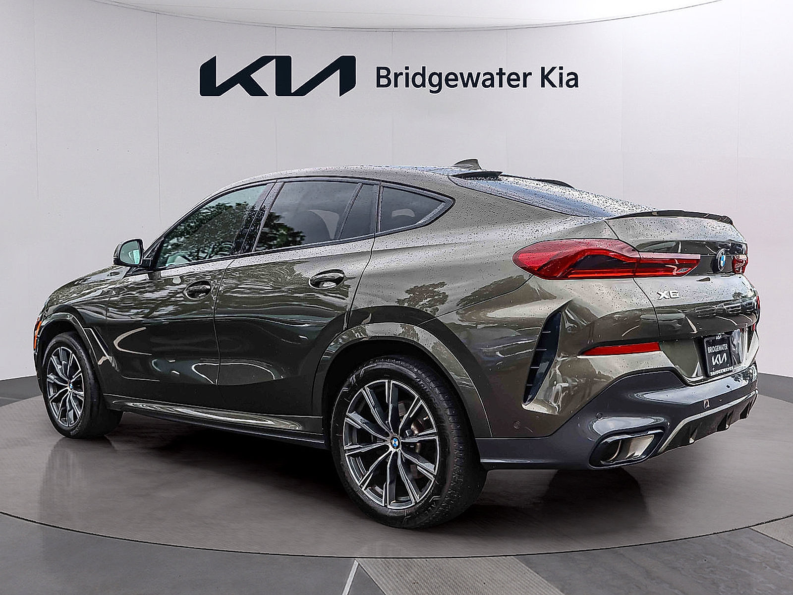Used 2023 BMW X6 xDrive40i w/ M Sport Package AWD/4WD image 4