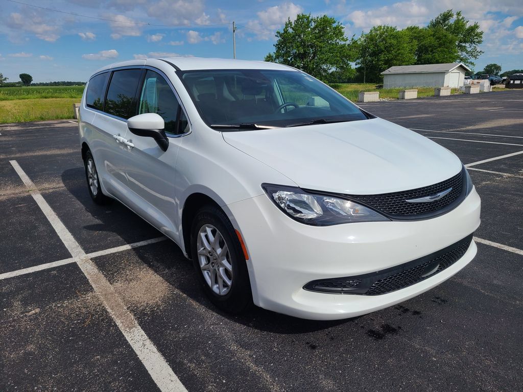 Used 2023 Chrysler Voyager LX FWD image 2