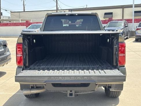 Used 2025 Toyota Tacoma TRD Sport AWD/4WD image 34
