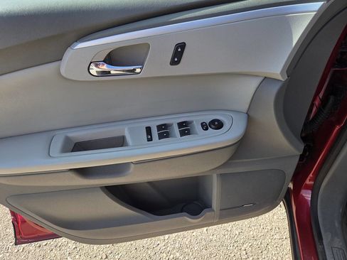 Used 2012 Chevrolet Traverse LT image 12