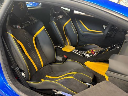 Used 2023 Lamborghini Huracan Tecnica image 18
