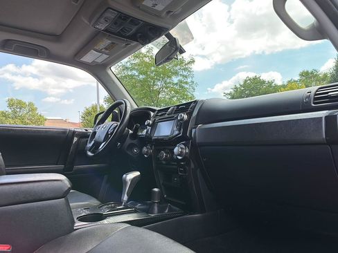 Used 2019 Toyota 4Runner TRD Off-Road Premium AWD/4WD image 15