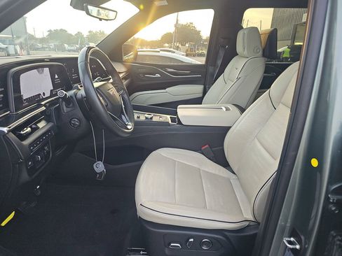 Used 2024 Cadillac Escalade ESV Sport w/ LPO, ONYX Package AWD/4WD image 7