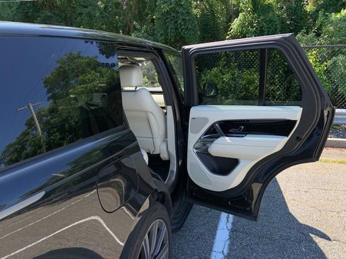 Certified 2023 Land Rover Range Rover SE image 16