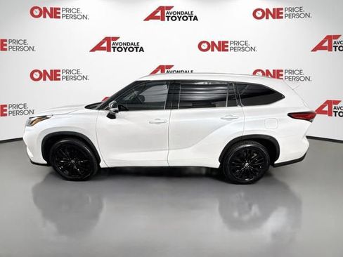 Used 2023 Toyota Highlander Platinum FWD image 4