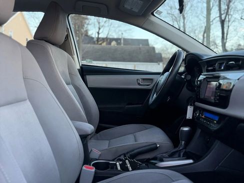 Used 2014 Toyota Corolla LE image 19