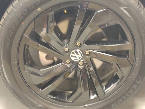 Used 2023 Volkswagen Atlas Cross Sport SE FWD image 31