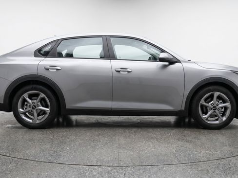 Used 2025 Kia K4 LXS image 11