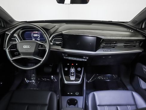 Used 2024 Audi Q4 e-tron Premium Plus w/ Premium Plus image 9