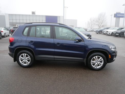 Used 2016 Volkswagen Tiguan S image 8