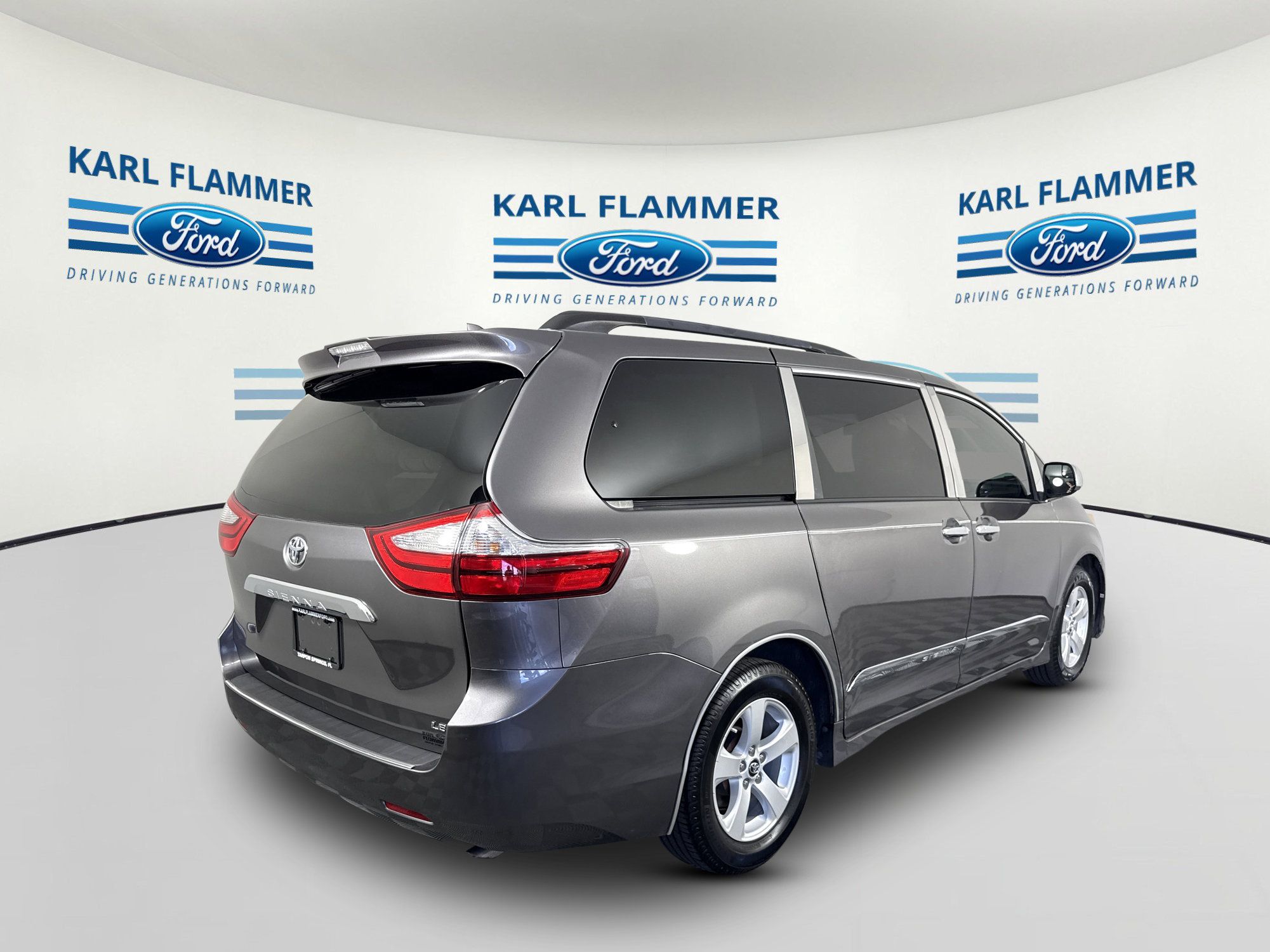 Used 2018 Toyota Sienna LE FWD image 3