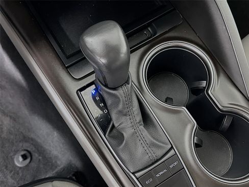 Used 2024 Toyota Camry SE image 17