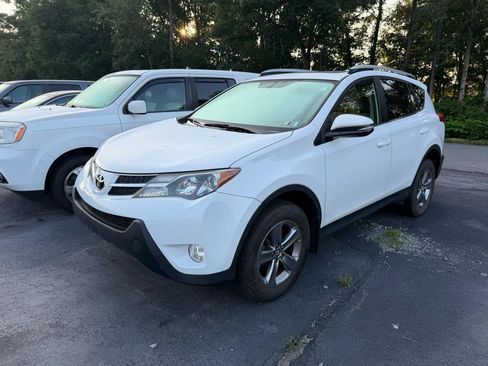 Used 2015 Toyota RAV4 XLE w/ Four Season Floor Mat Package AWD/4WD image 1